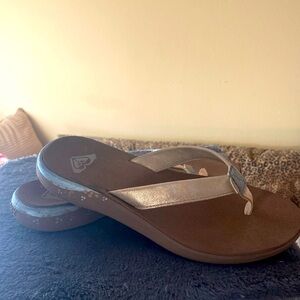 Roxy Metallic Sandals sz 9